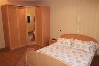 Гостиница Аллигатор ОТель Кореиз Стандартный двухместный номер с 2 отдельными кроватями и видом на сад-3